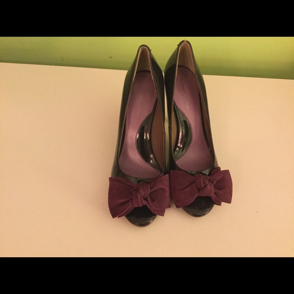 Beautiful black and purple heel Very comfortable